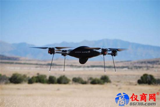 四旋翼無人機進行激光充能測試