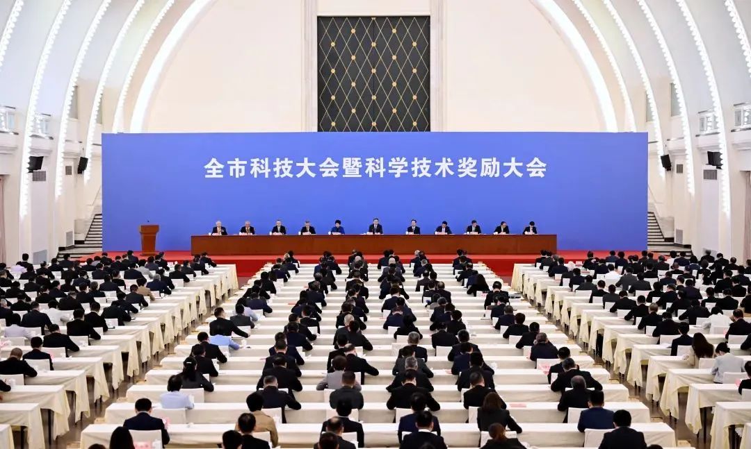 李昕欣：一顆芯片改變了一整類高端科學儀器的命運