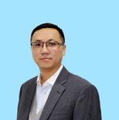 穿著西裝筆挺的男子 AI 生成的內(nèi)容可能不正確。